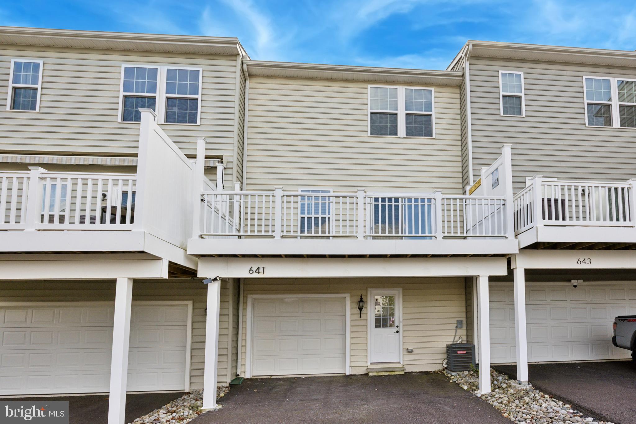 WASHINGTON SQUARE - Residential Lease