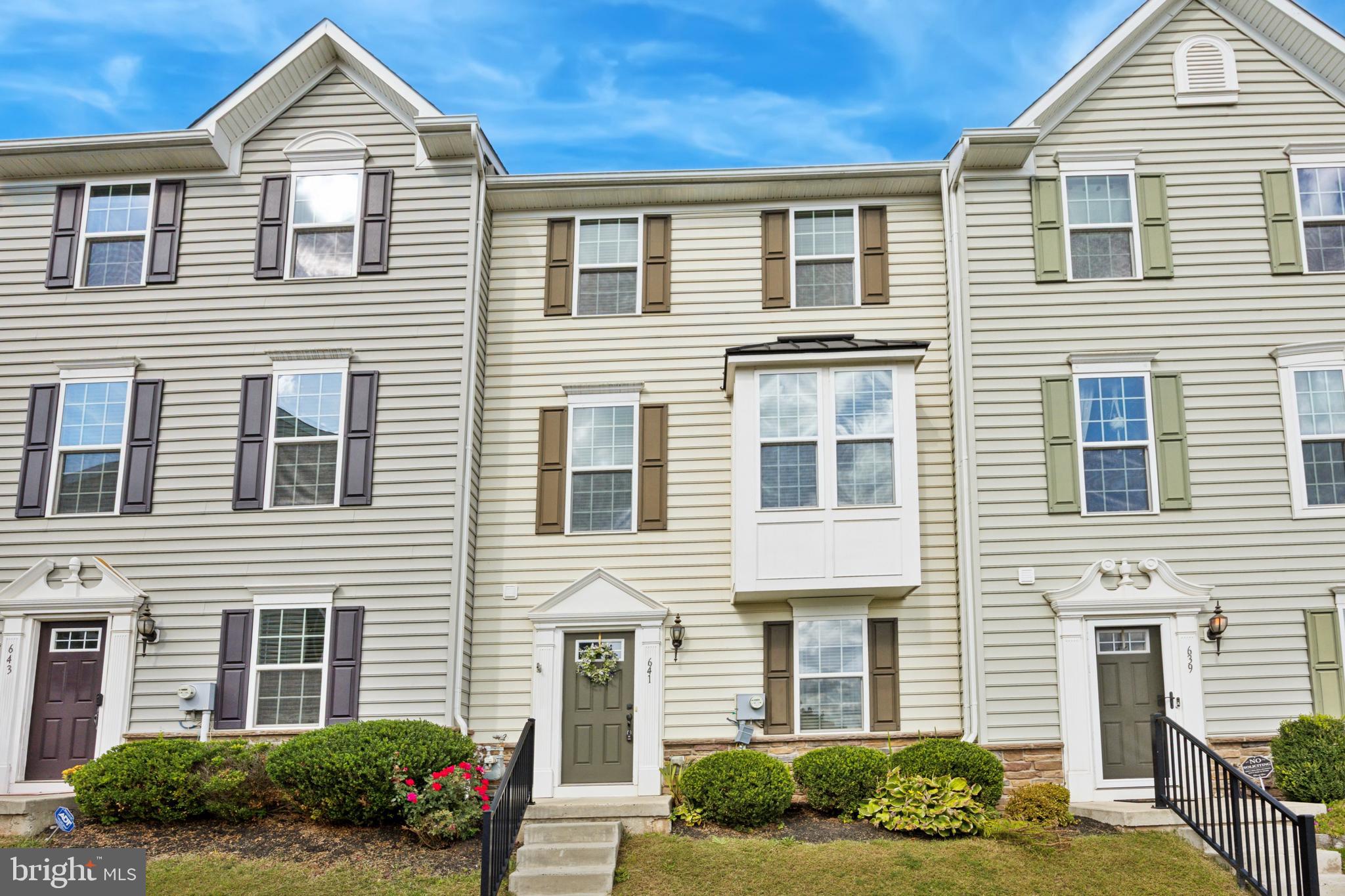 WASHINGTON SQUARE - Residential Lease