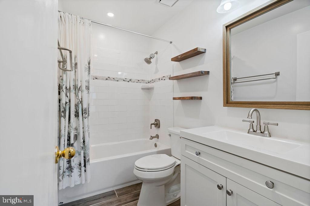 QUAIL HOLLOW - Residential Lease