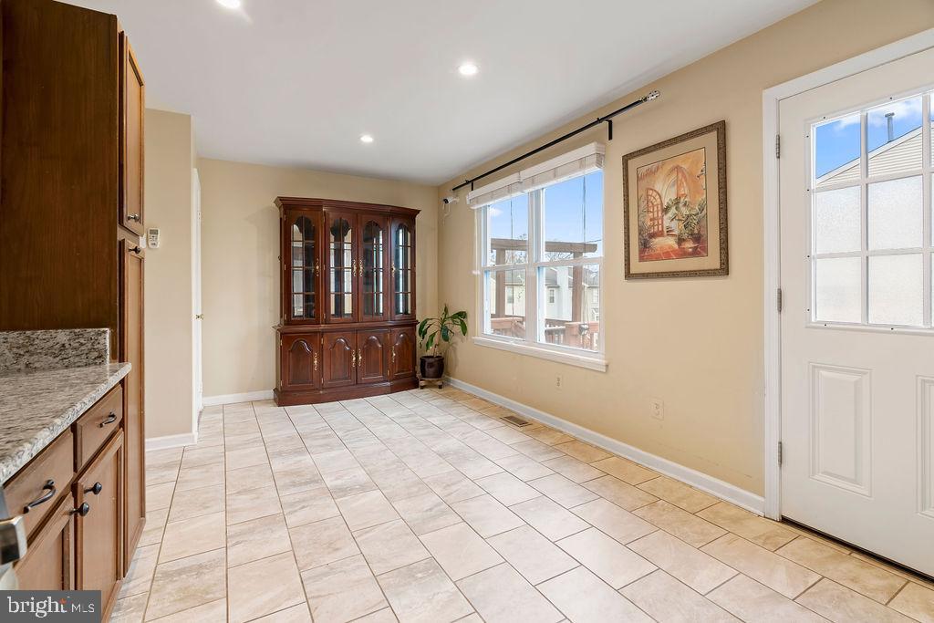 QUAIL HOLLOW - Residential Lease