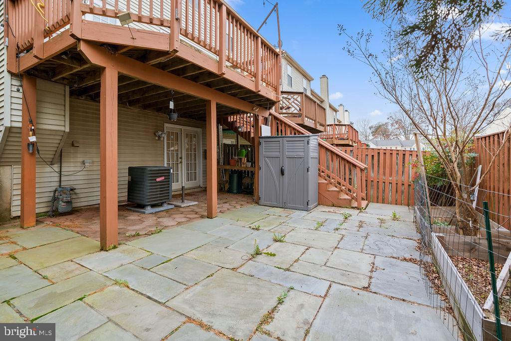 QUAIL HOLLOW - Residential Lease