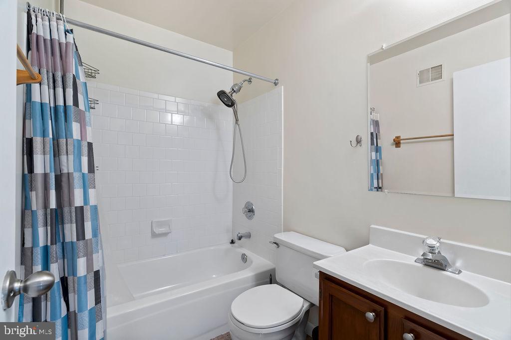 QUAIL HOLLOW - Residential Lease