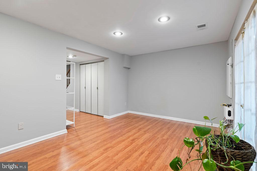 QUAIL HOLLOW - Residential Lease