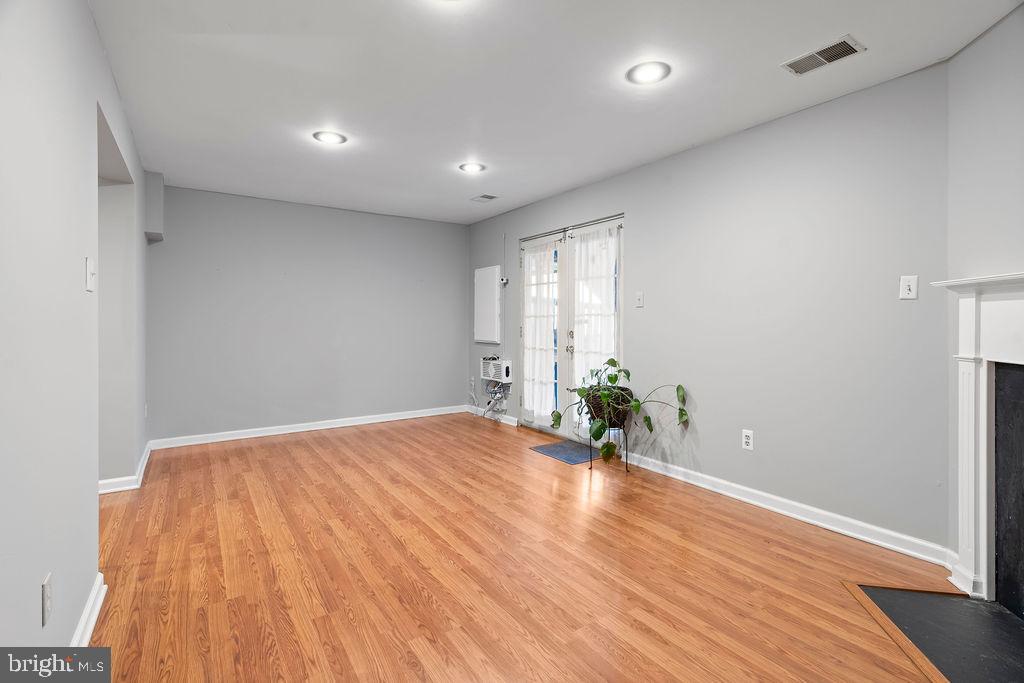 QUAIL HOLLOW - Residential Lease