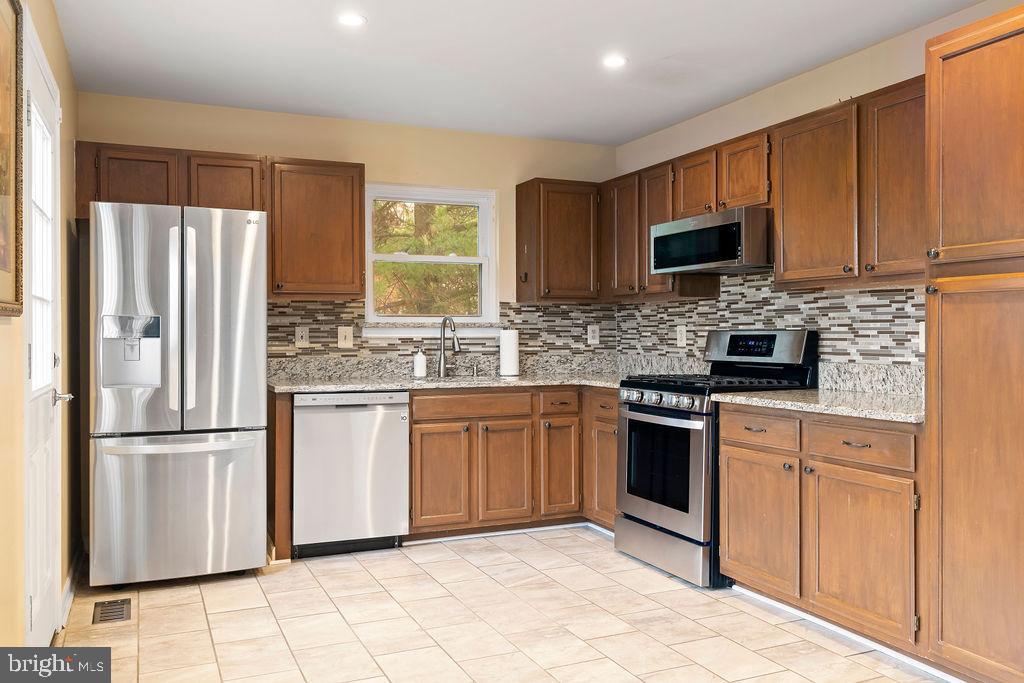 QUAIL HOLLOW - Residential Lease