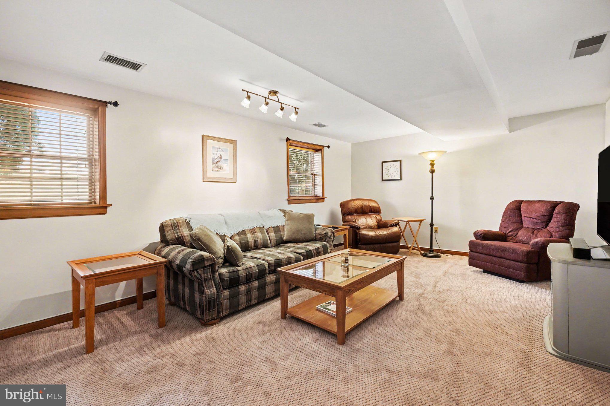 WOODCREST SHORES - Residential