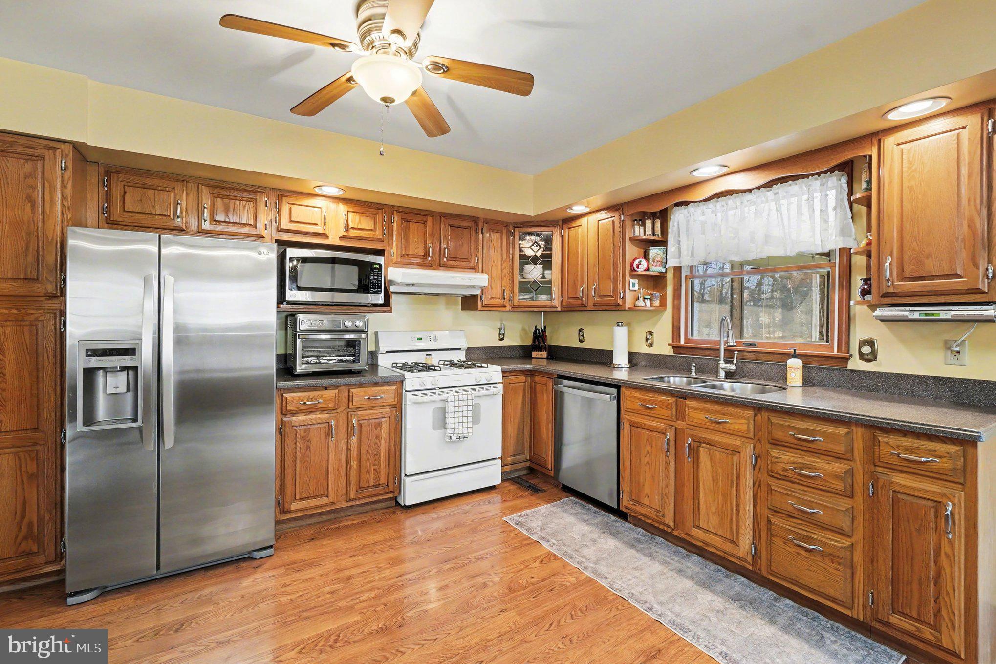 WOODCREST SHORES - Residential