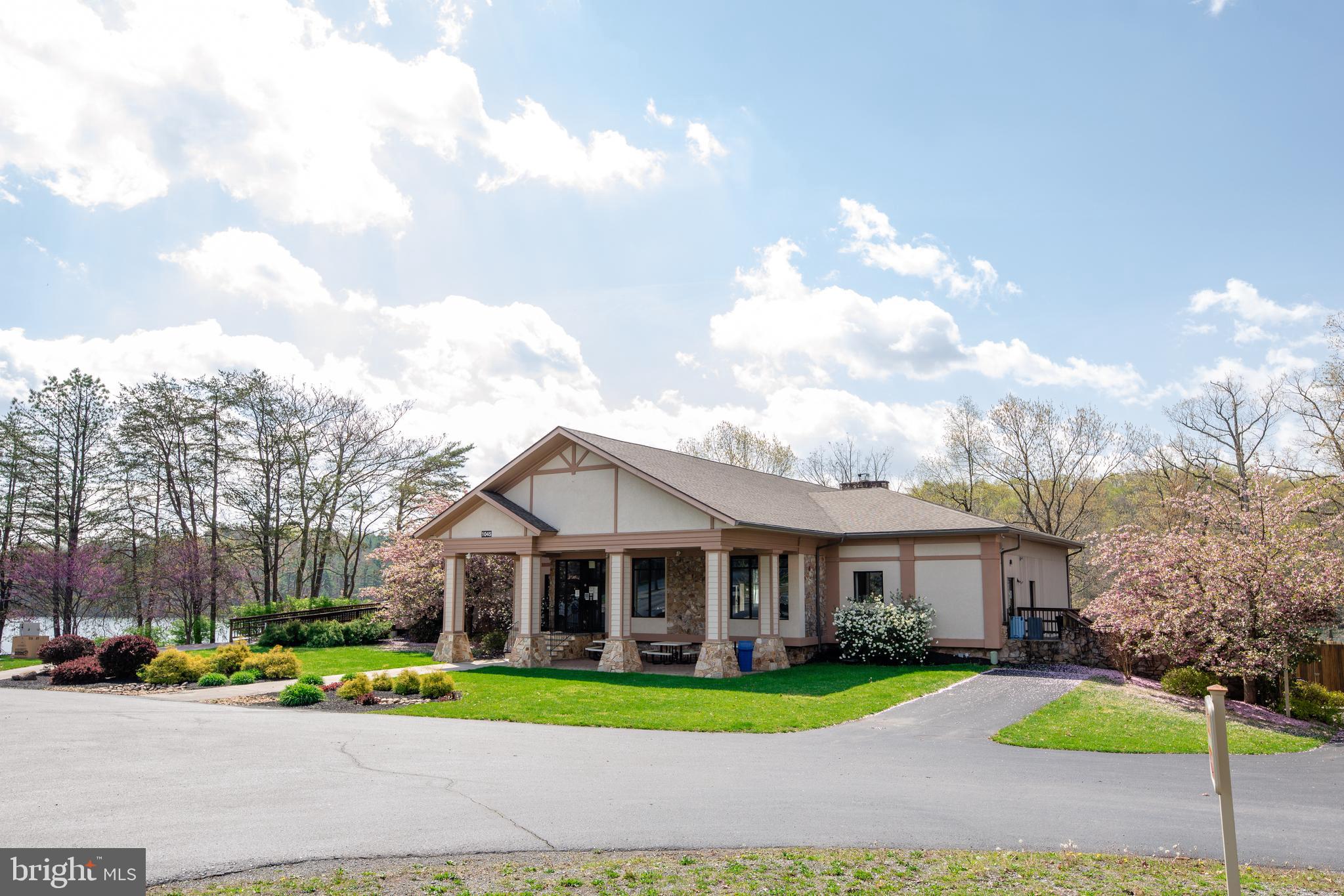 LAKE HOLIDAY ESTATES - Residential