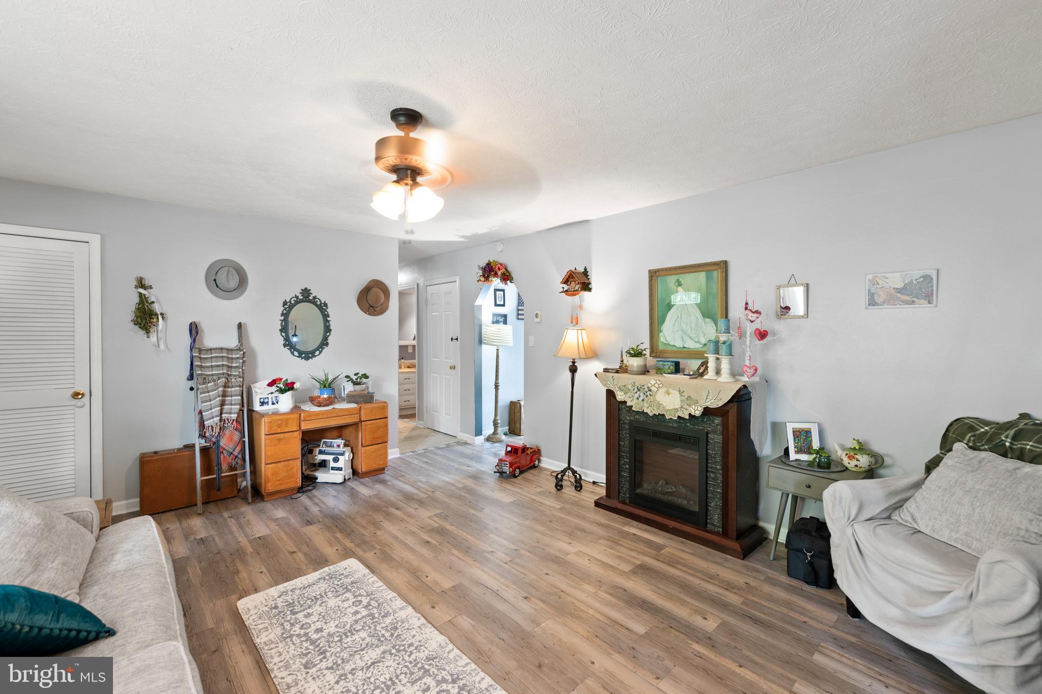 LAKE HOLIDAY ESTATES - Residential