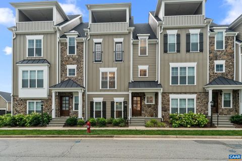 Townhouse For Sale - 5473 Golf Dr Dr<br/> CROZET, VA 22932