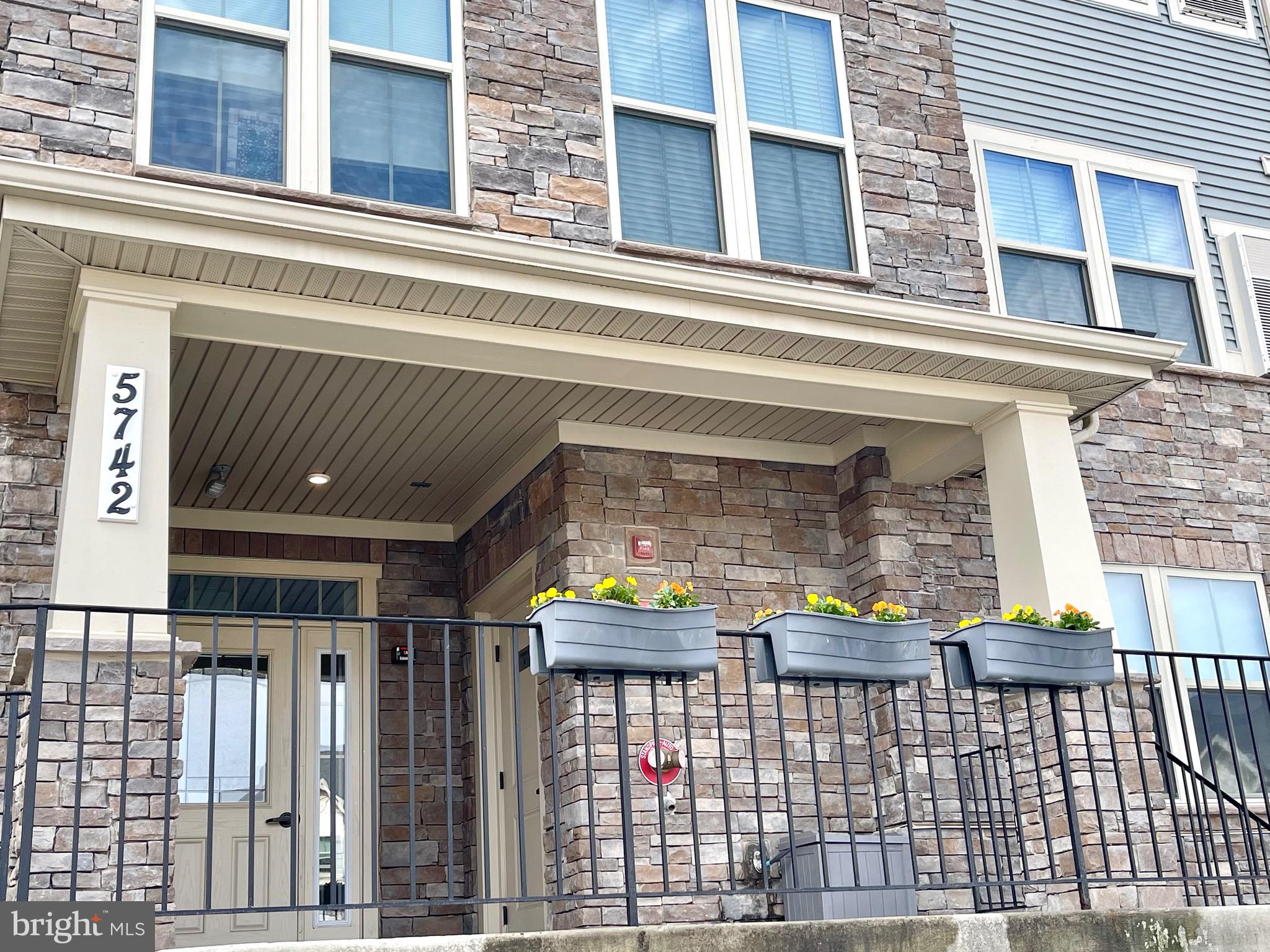 LAKE LINGANORE TOWN CENTER - Residential