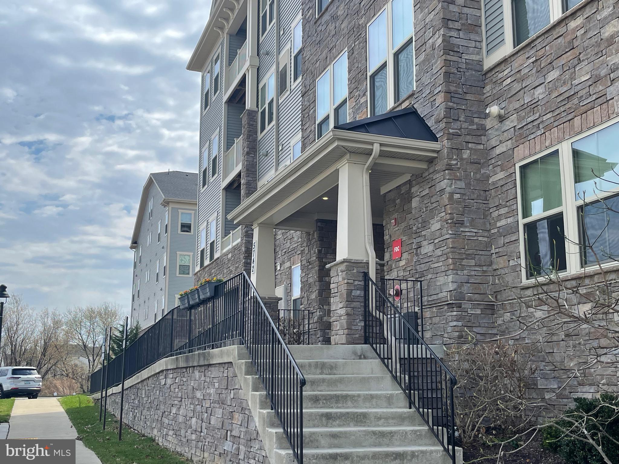 LAKE LINGANORE TOWN CENTER - Residential