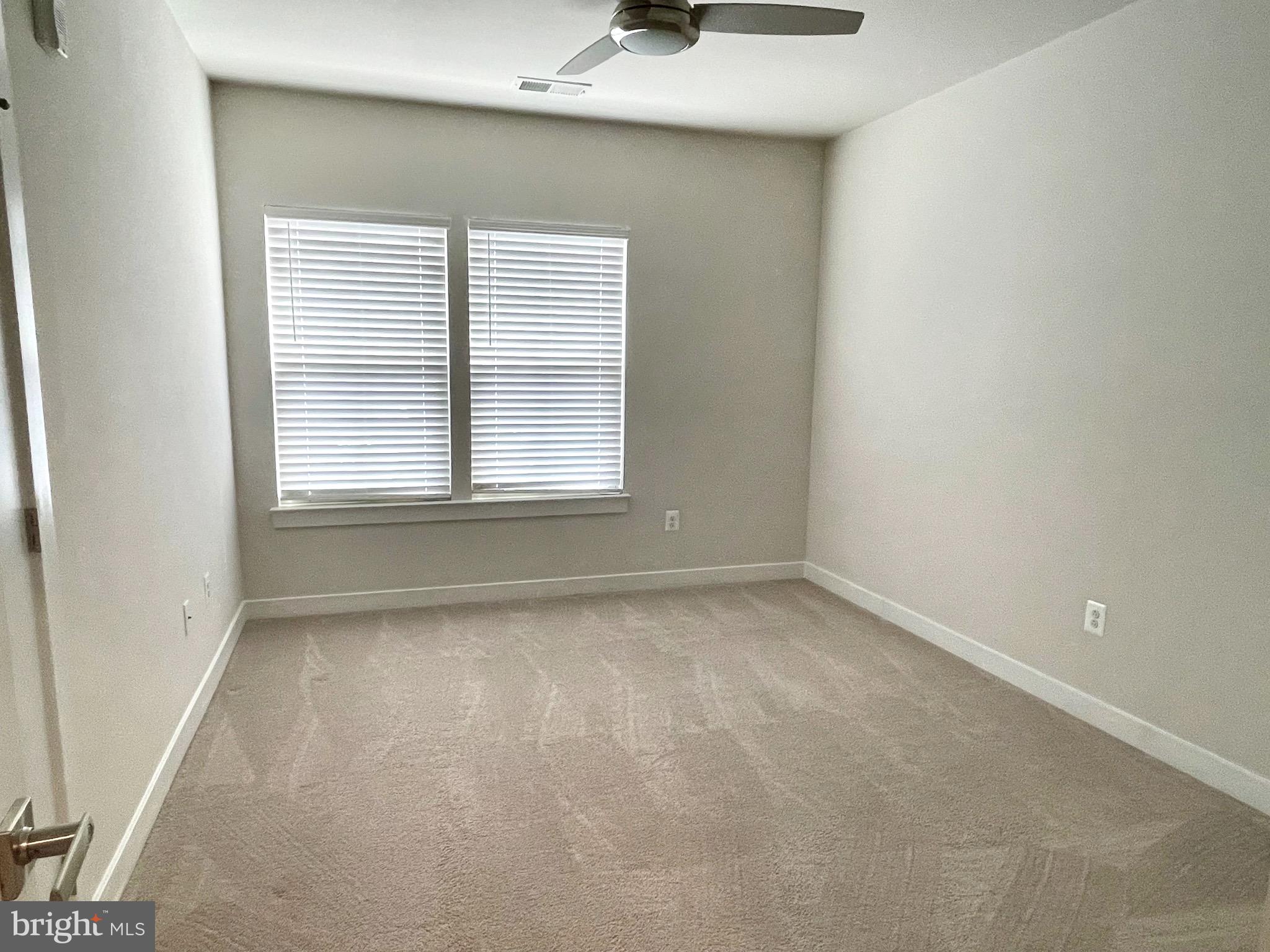 LAKE LINGANORE TOWN CENTER - Residential