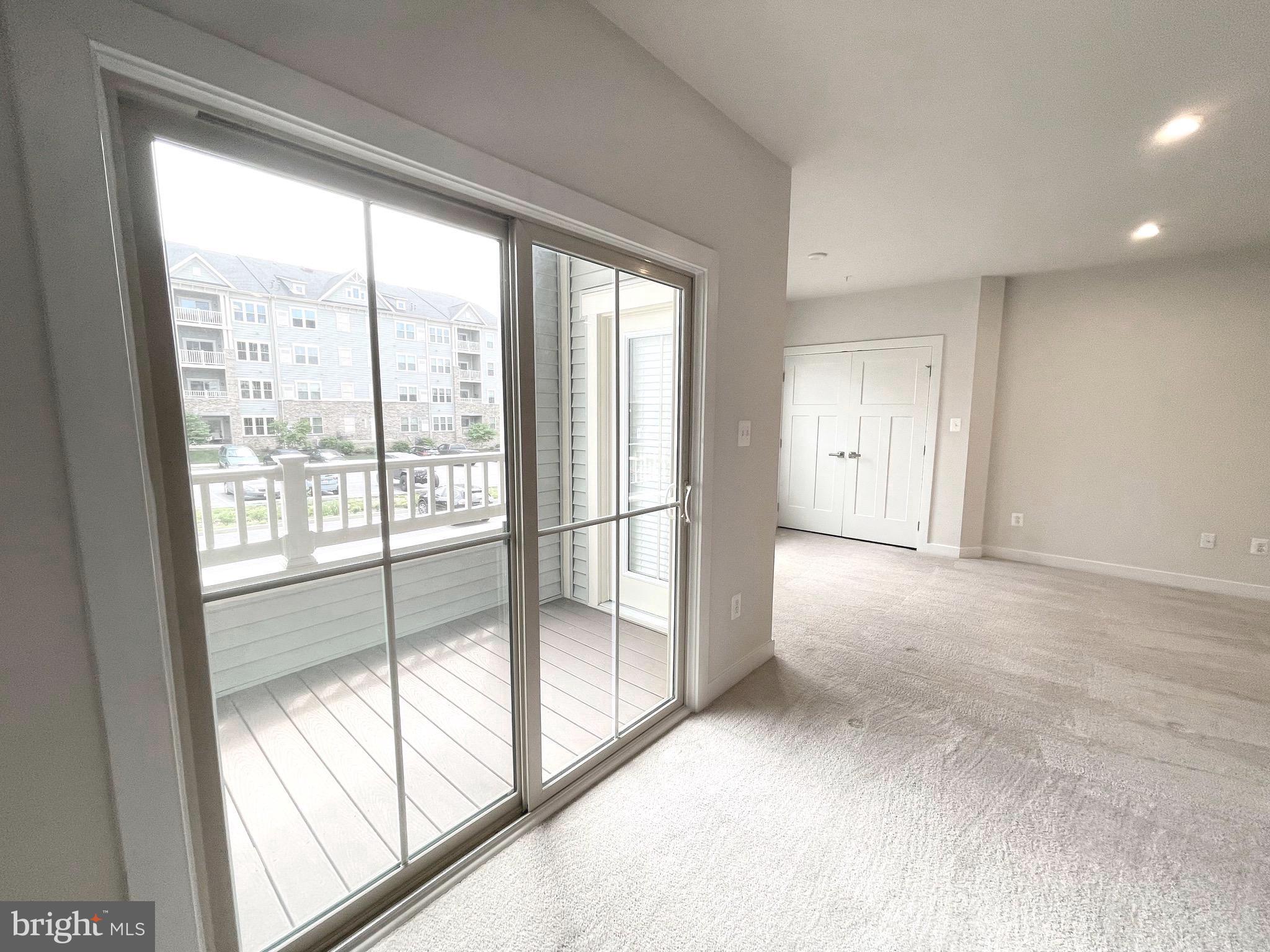 LAKE LINGANORE TOWN CENTER - Residential