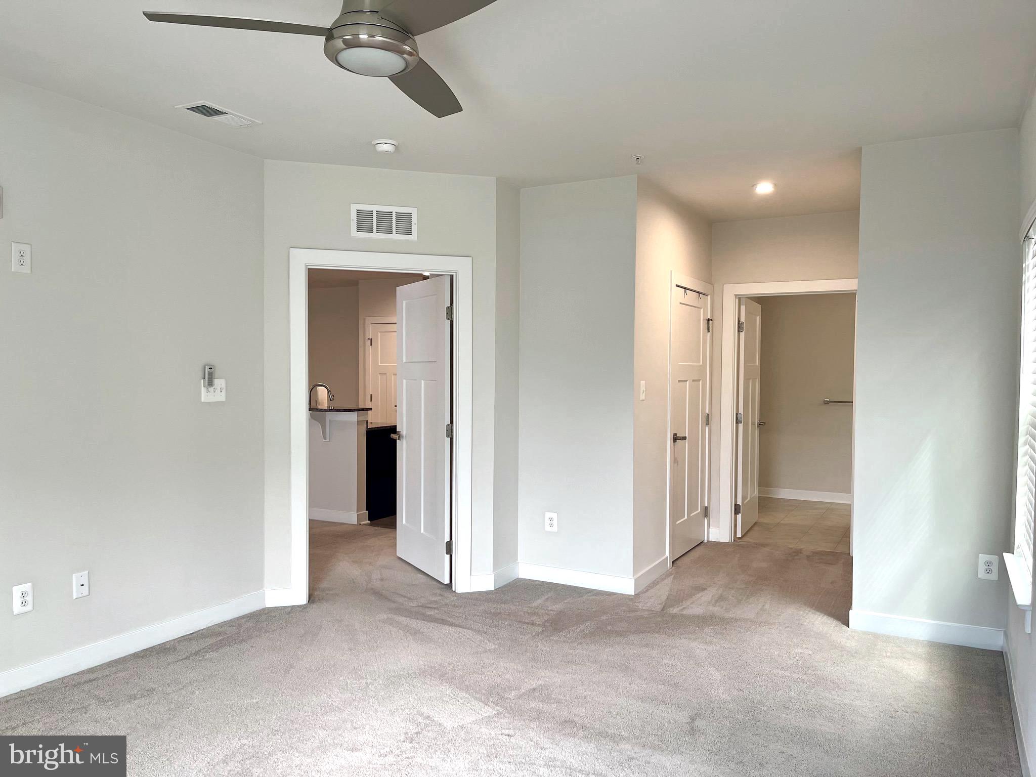 LAKE LINGANORE TOWN CENTER - Residential