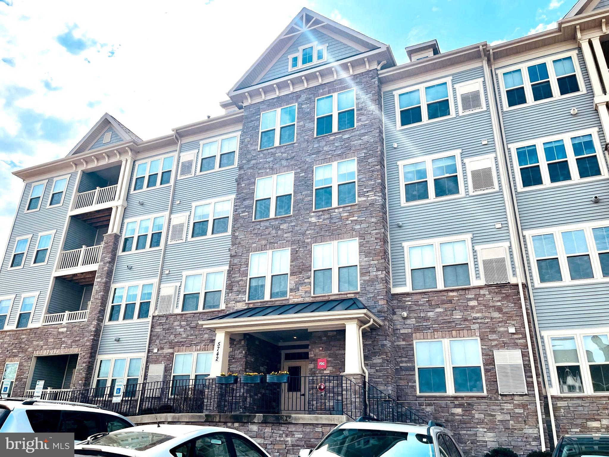 LAKE LINGANORE TOWN CENTER - Residential