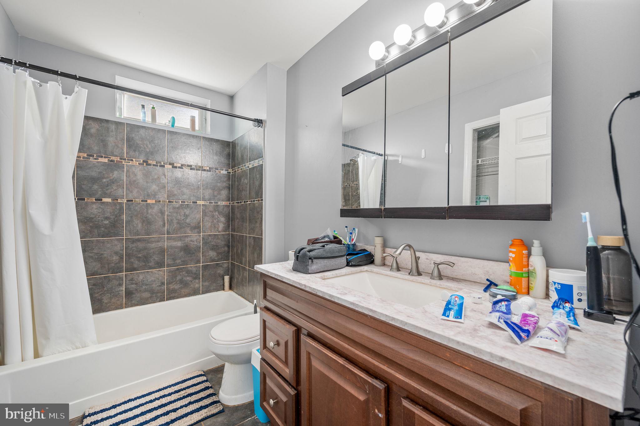 PHILADELPHIA - Residential Lease