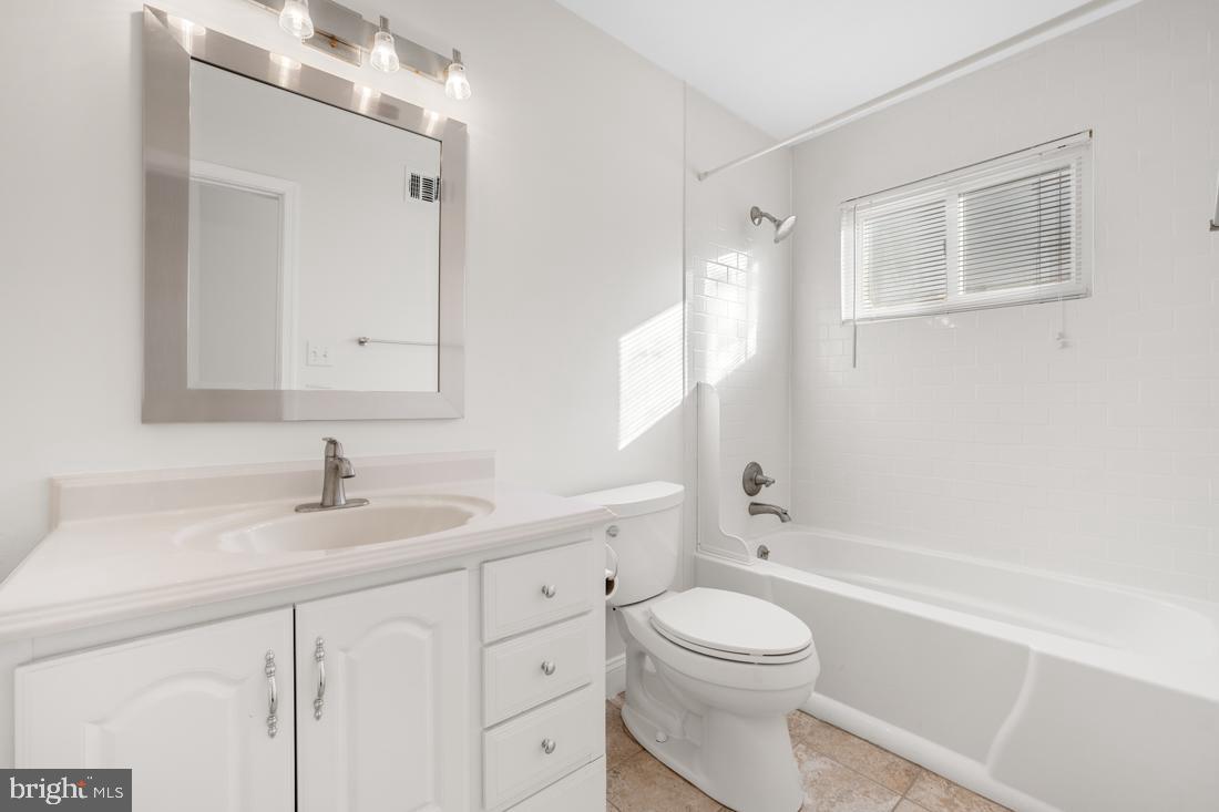 KINGS MANOR - Residential