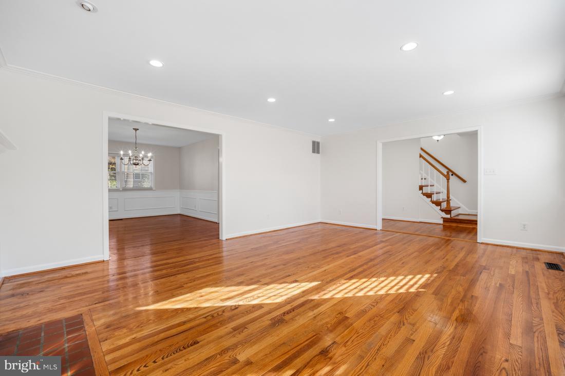 KINGS MANOR - Residential