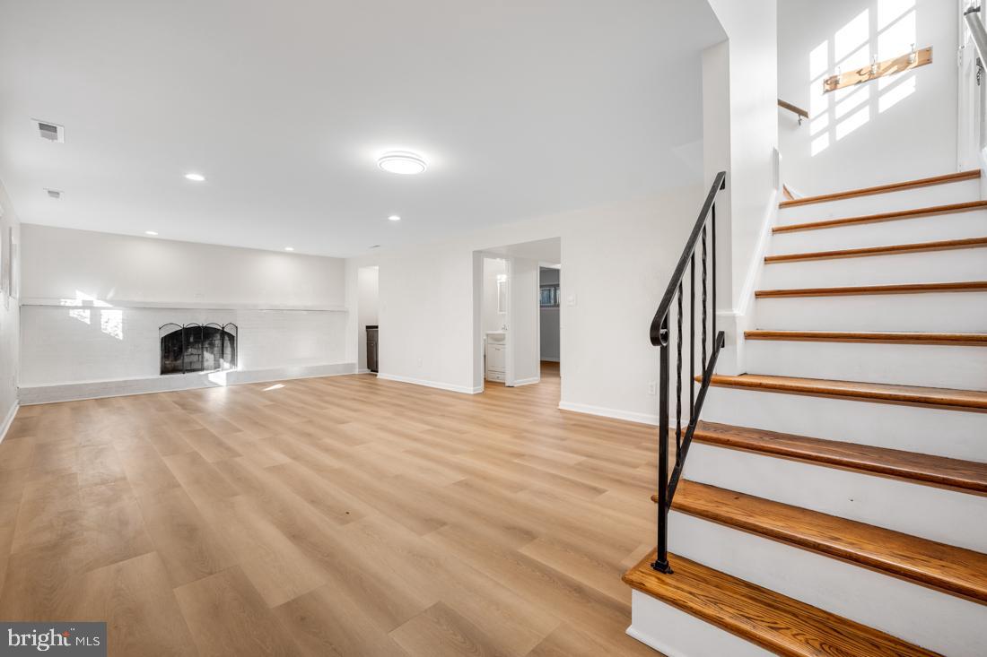 KINGS MANOR - Residential