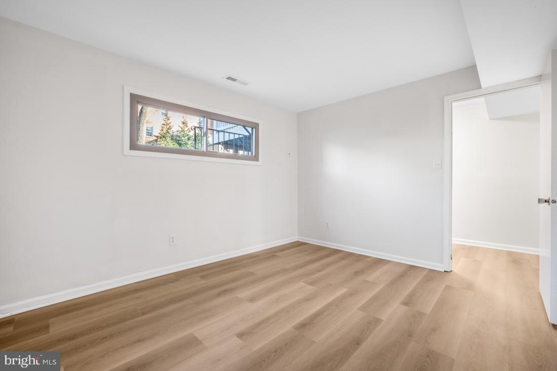 KINGS MANOR - Residential