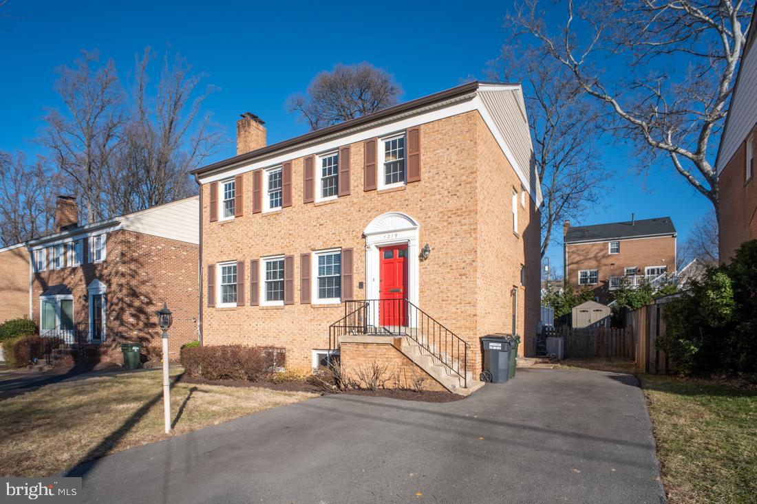 KINGS MANOR - Residential