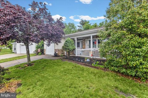 Homes For Sale - 7 Cambridge Court<br/> SOUTHAMPTON, NJ 08088