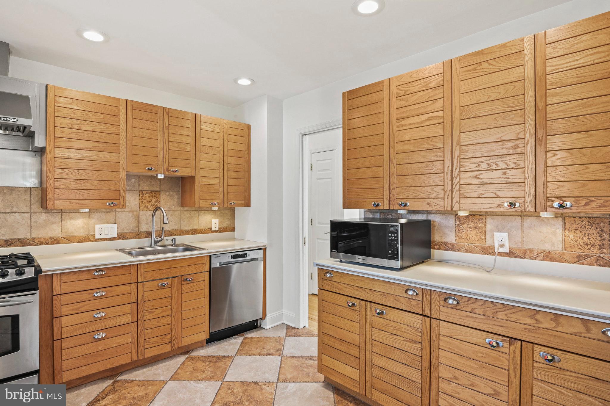 MCLEAN MANOR - Residential Lease