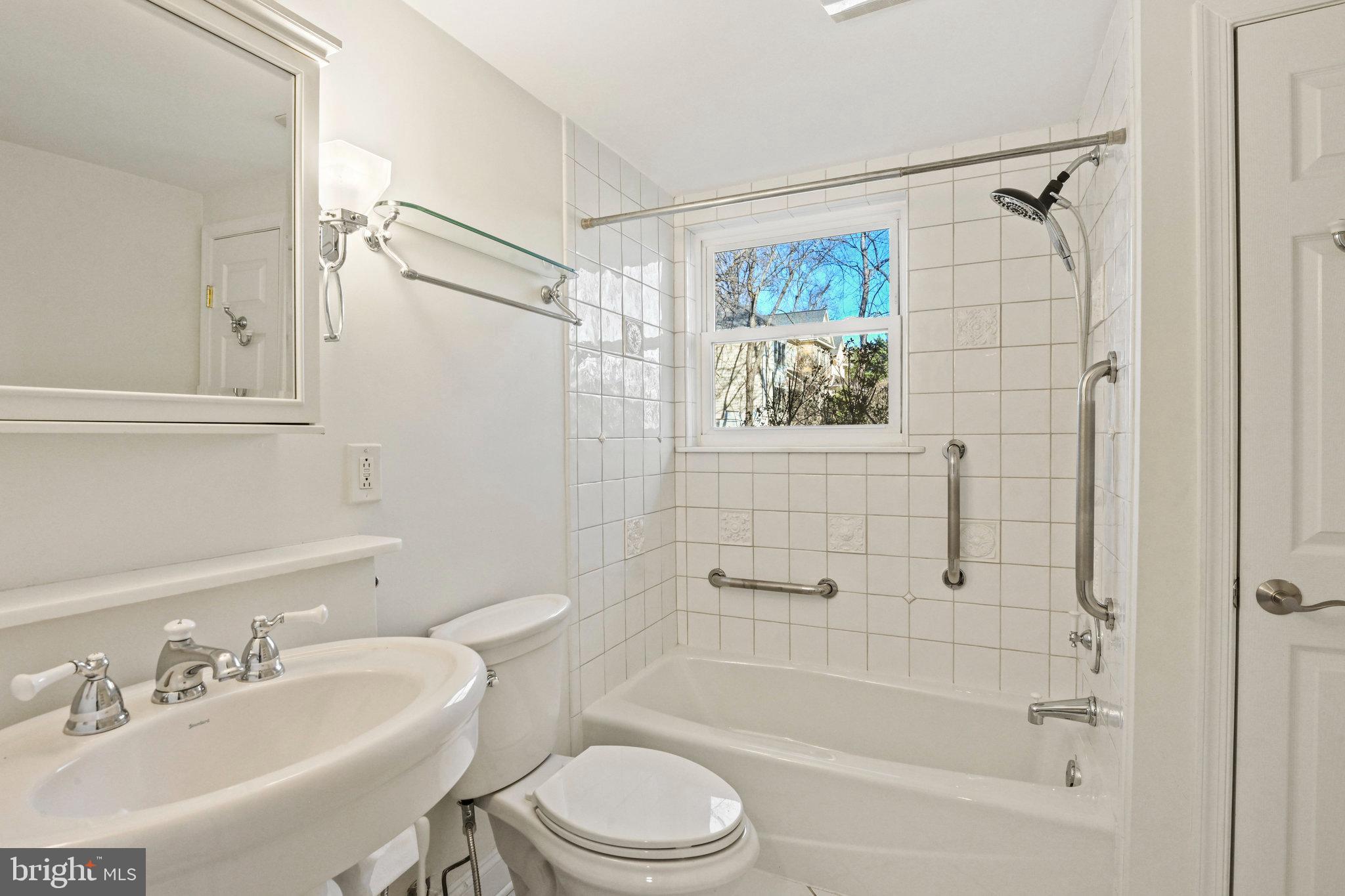 MCLEAN MANOR - Residential Lease