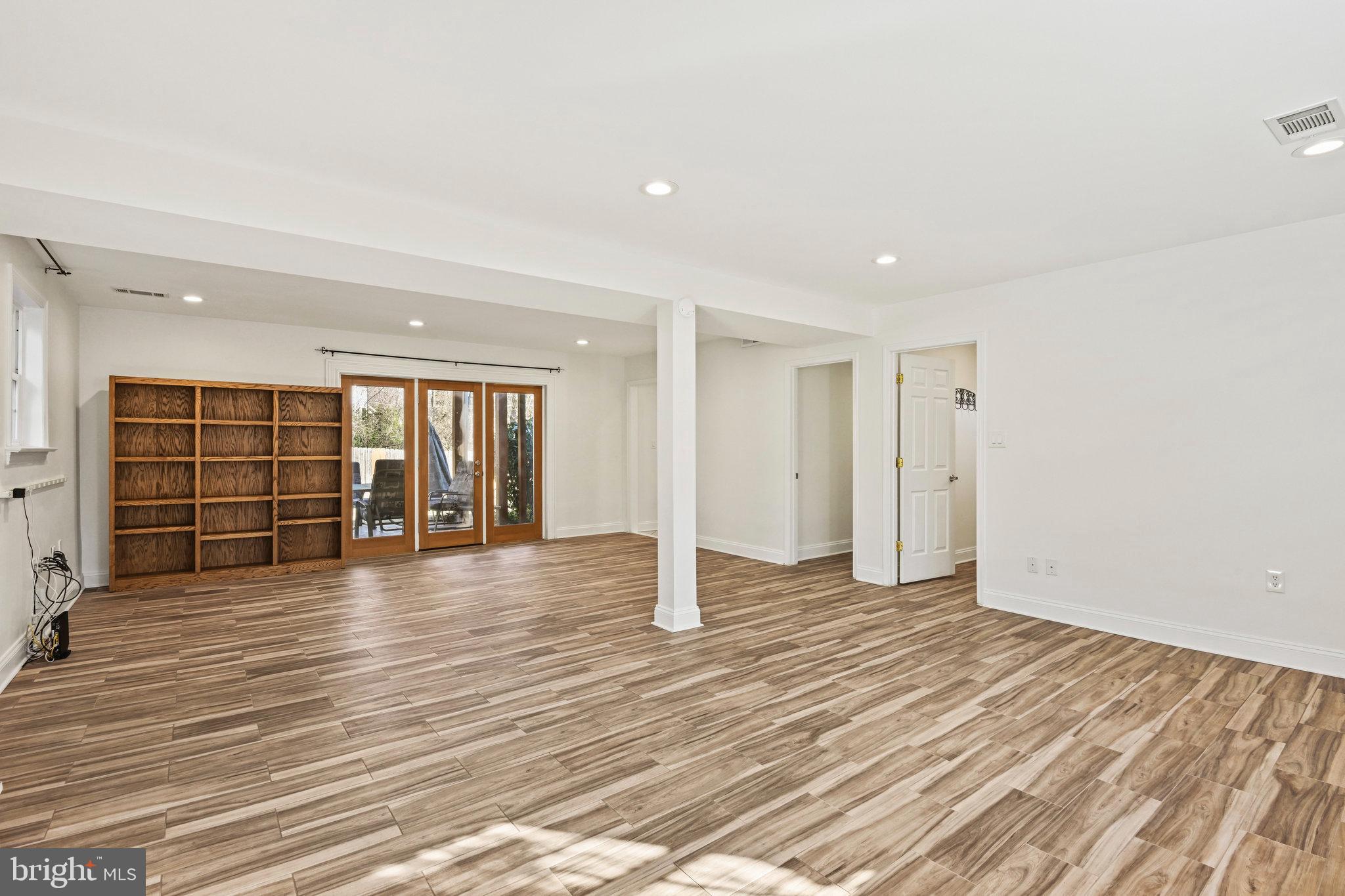 MCLEAN MANOR - Residential Lease