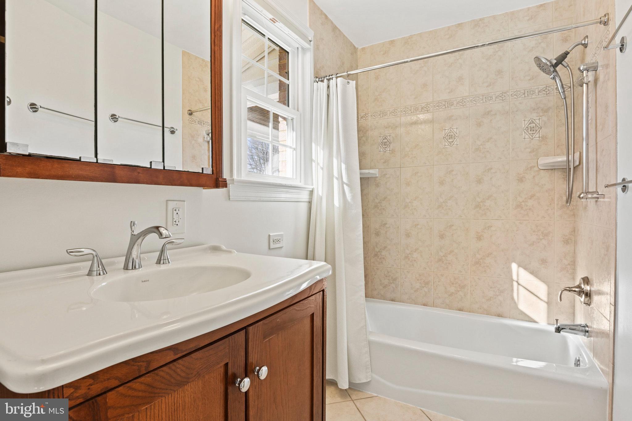 MCLEAN MANOR - Residential Lease