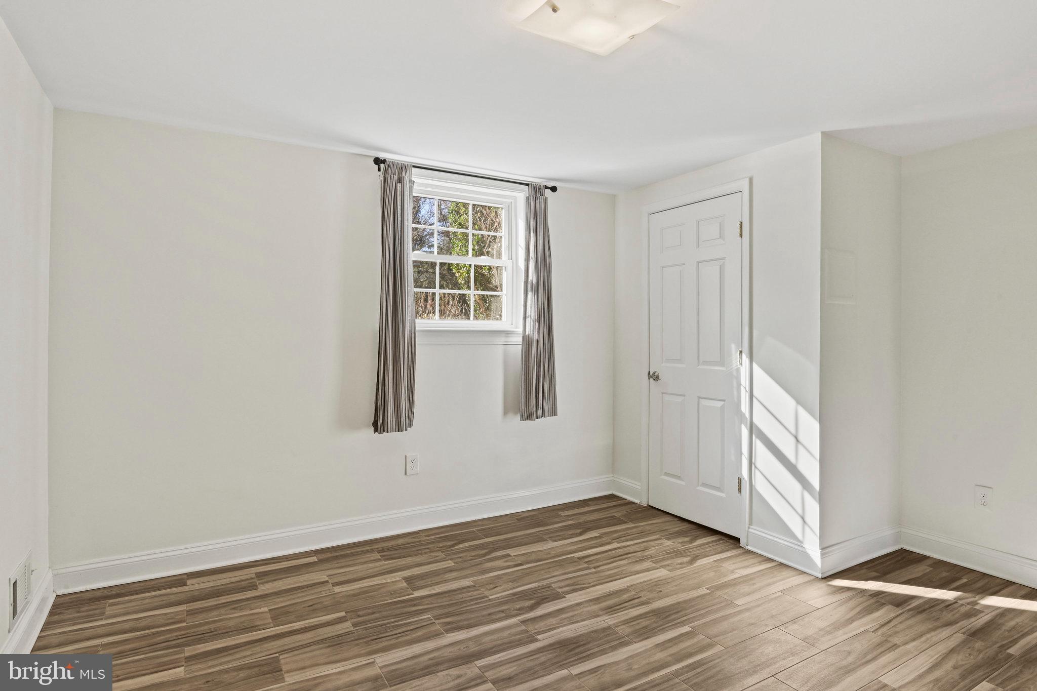 MCLEAN MANOR - Residential Lease