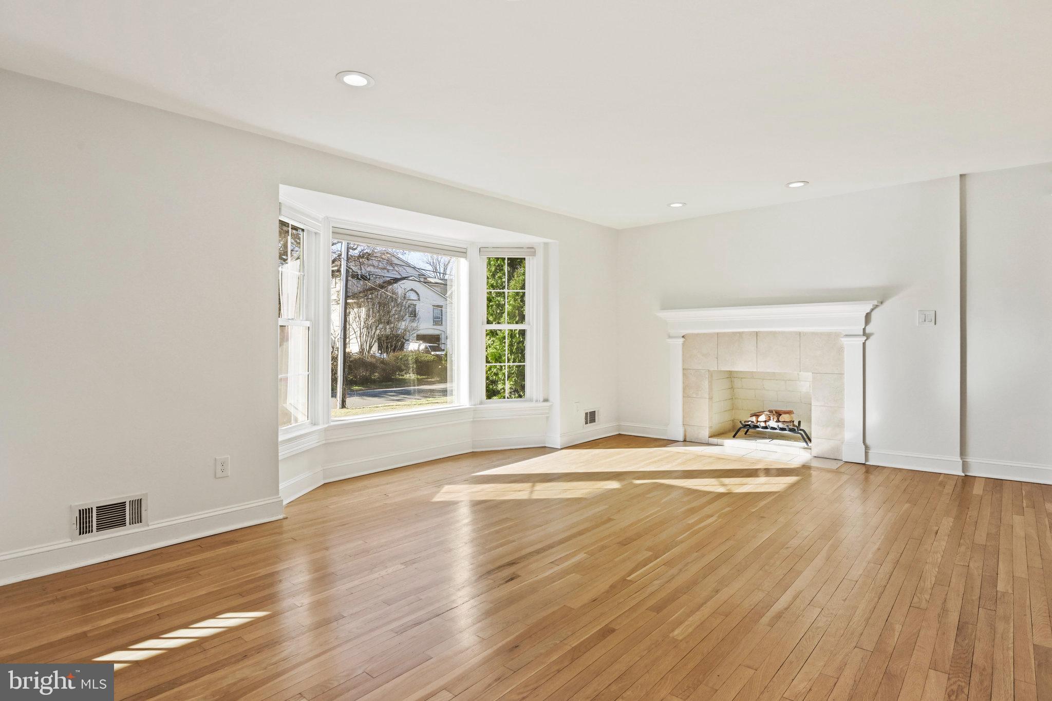 MCLEAN MANOR - Residential Lease