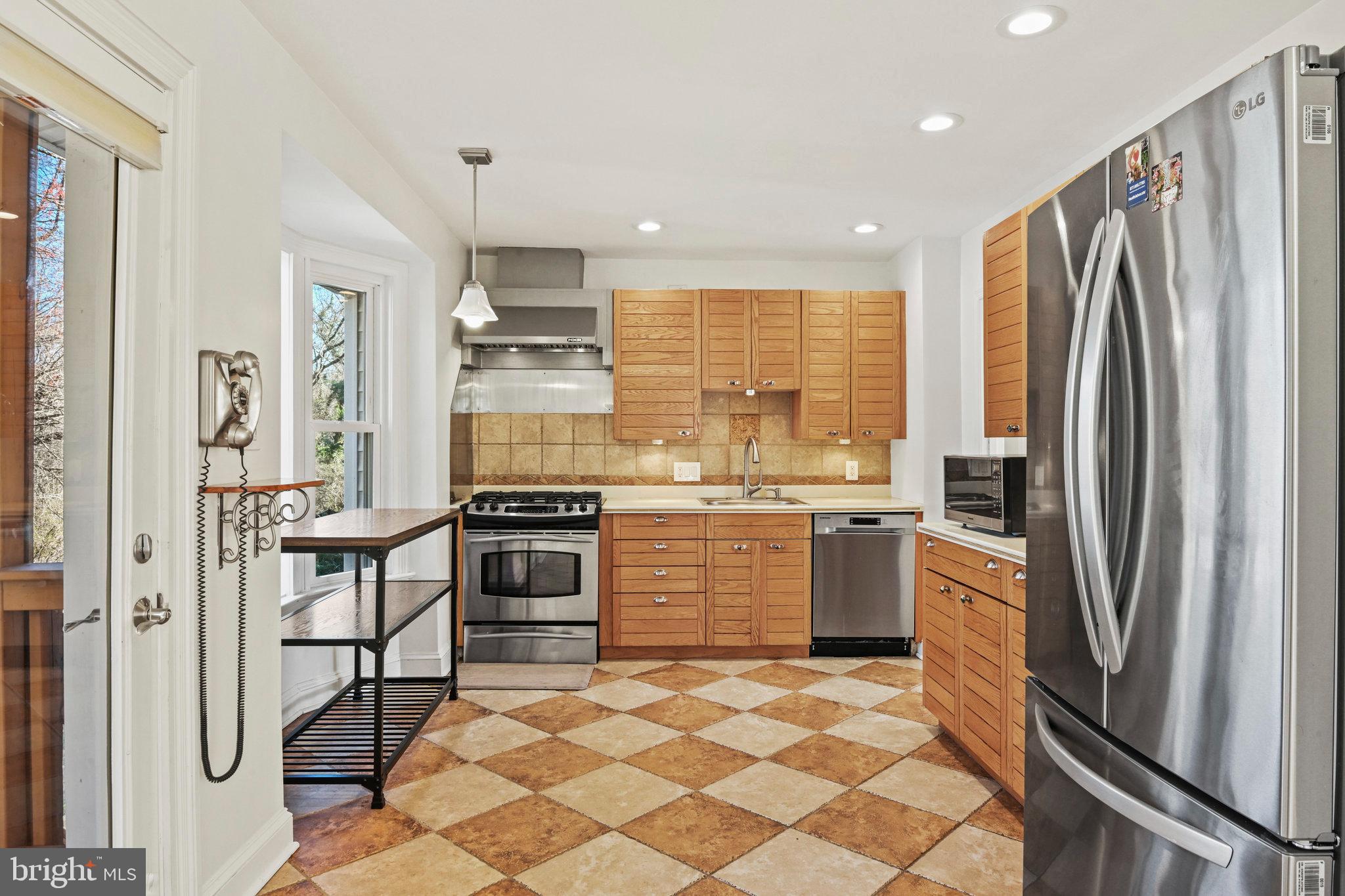 MCLEAN MANOR - Residential Lease