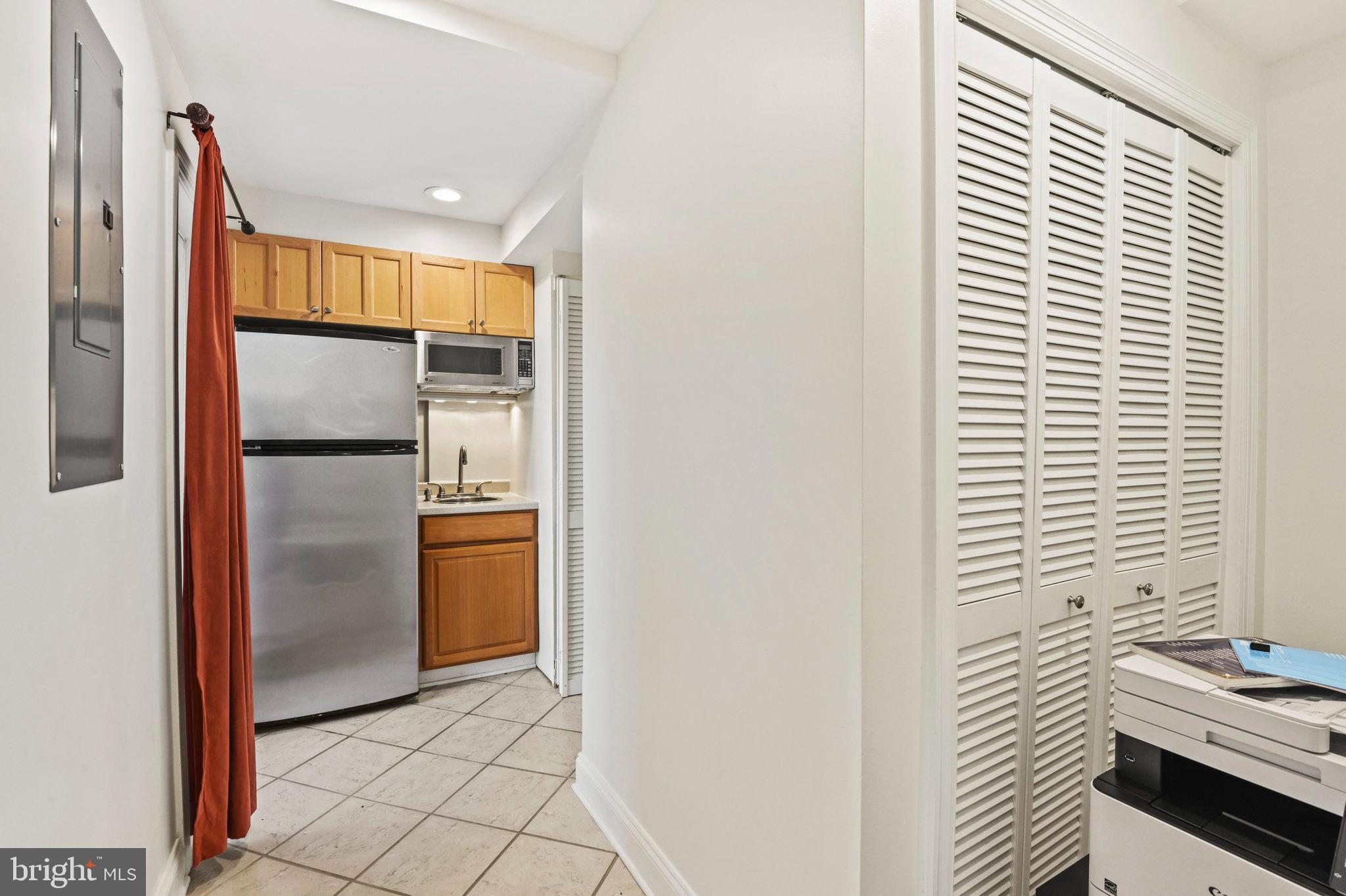 MCLEAN MANOR - Residential Lease