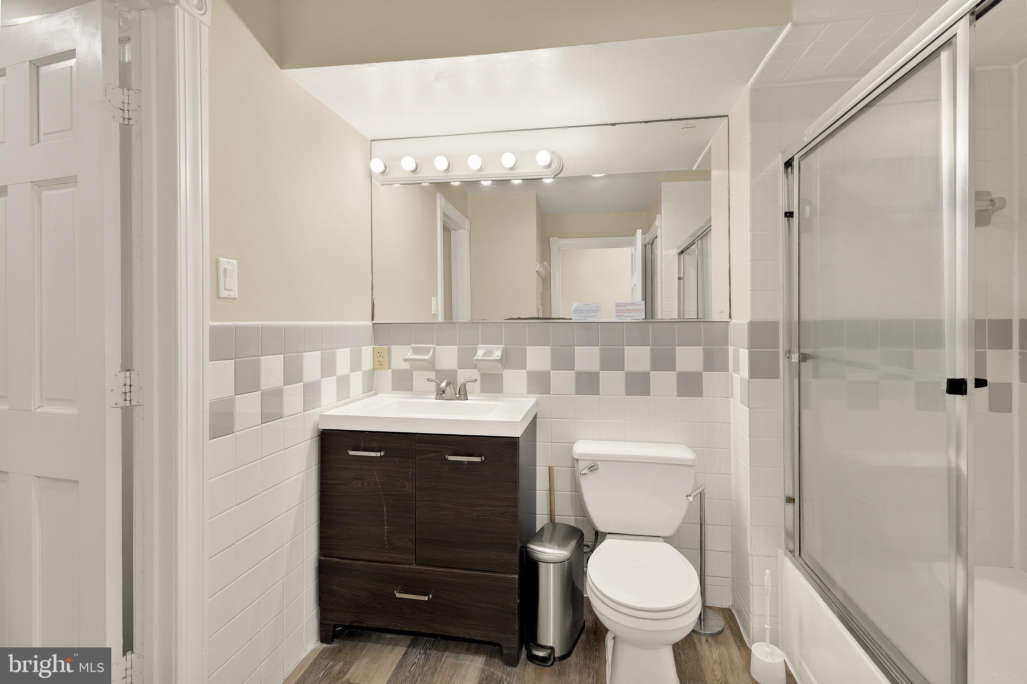 CAPITOL HILL - Commercial Sale