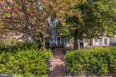 Photo of 228 East Capitol Street NE, WASHINGTON, DC 20003 (MLS # DCDC2255796)