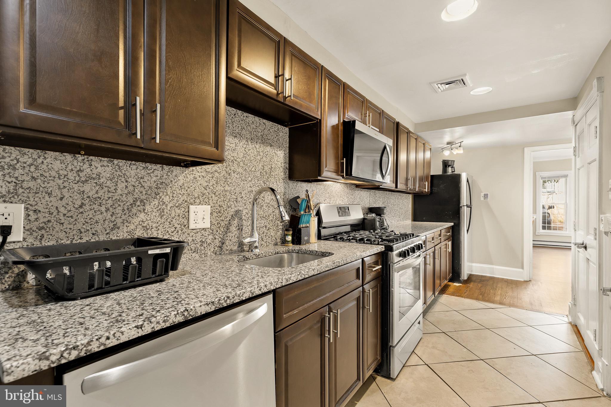 CAPITOL HILL - Commercial Sale