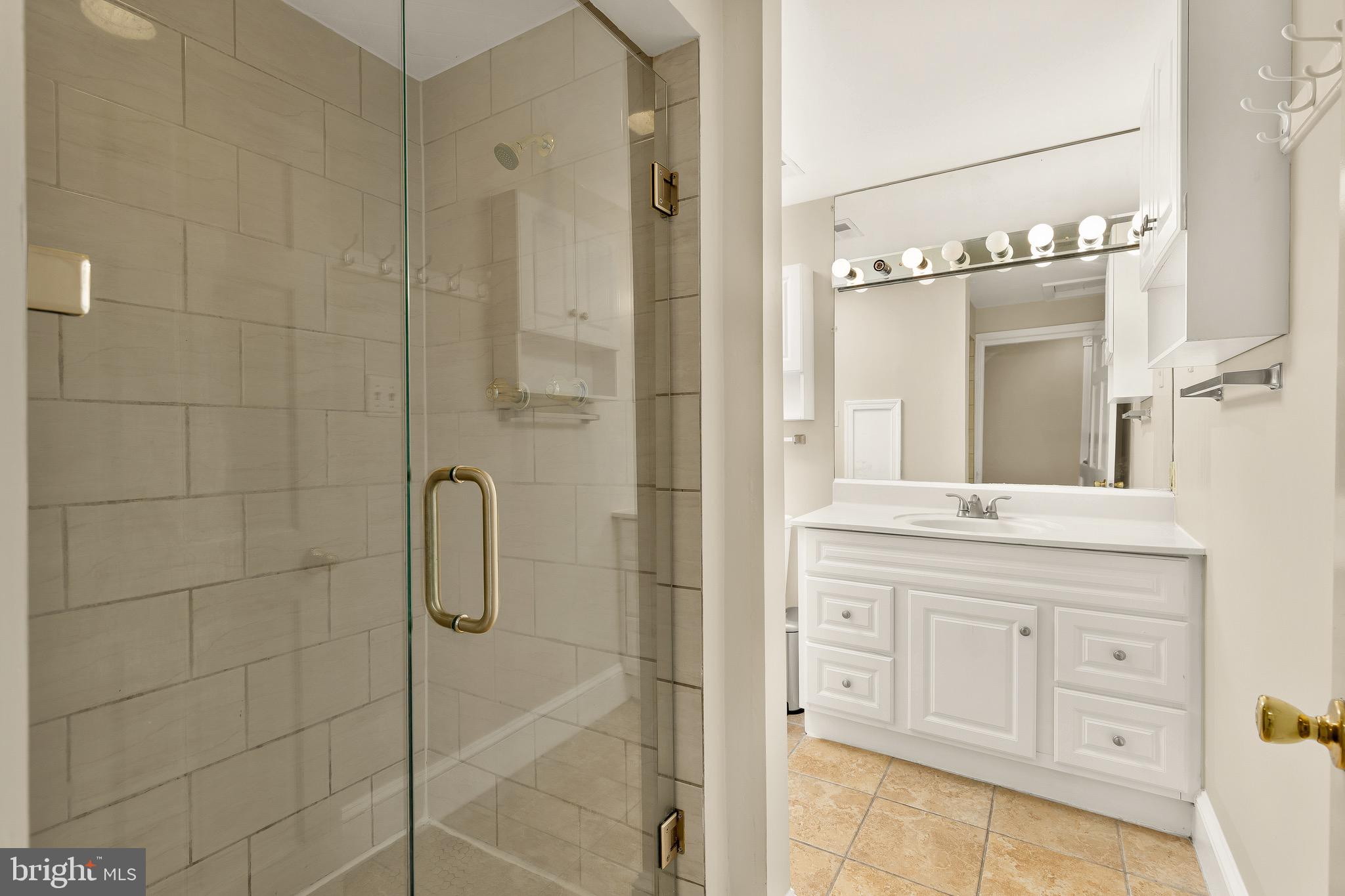 CAPITOL HILL - Commercial Sale