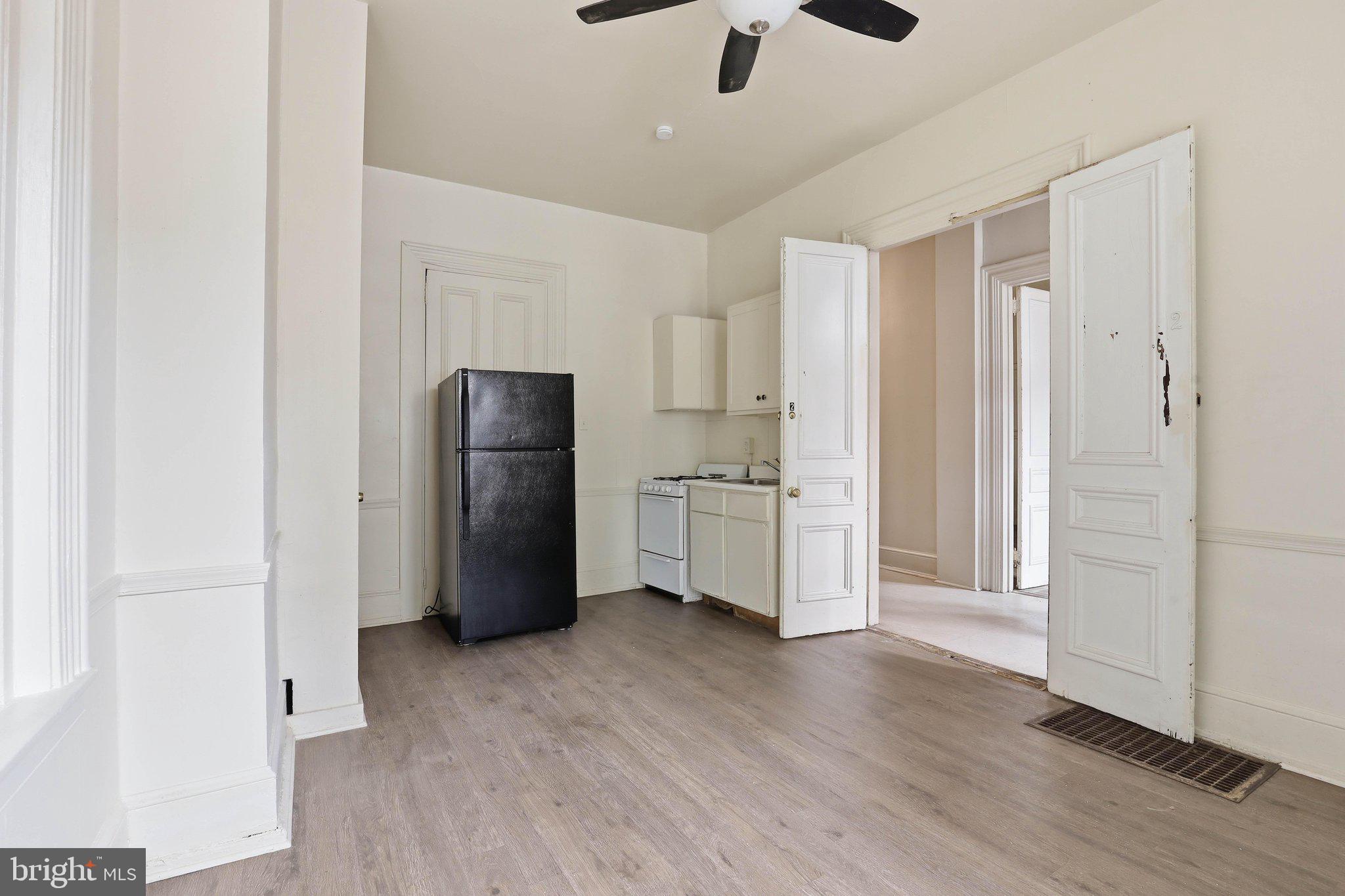 233 W CHESTNUT STREET