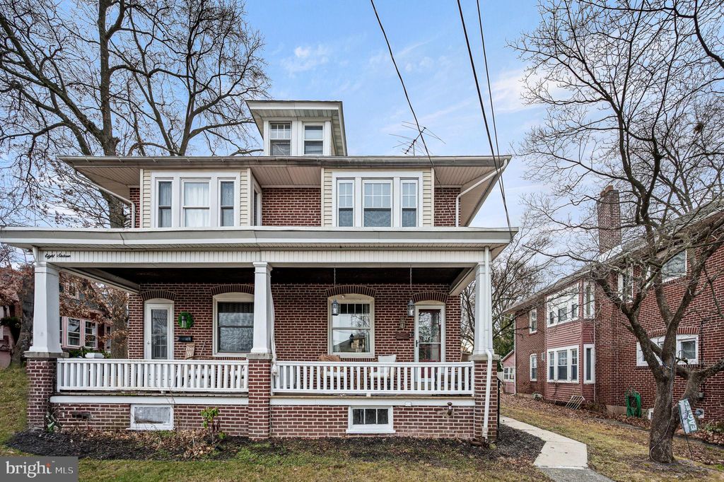 Photo of 814 N Evans Street, POTTSTOWN, PA 19464 (MLS # PAMC2163412)