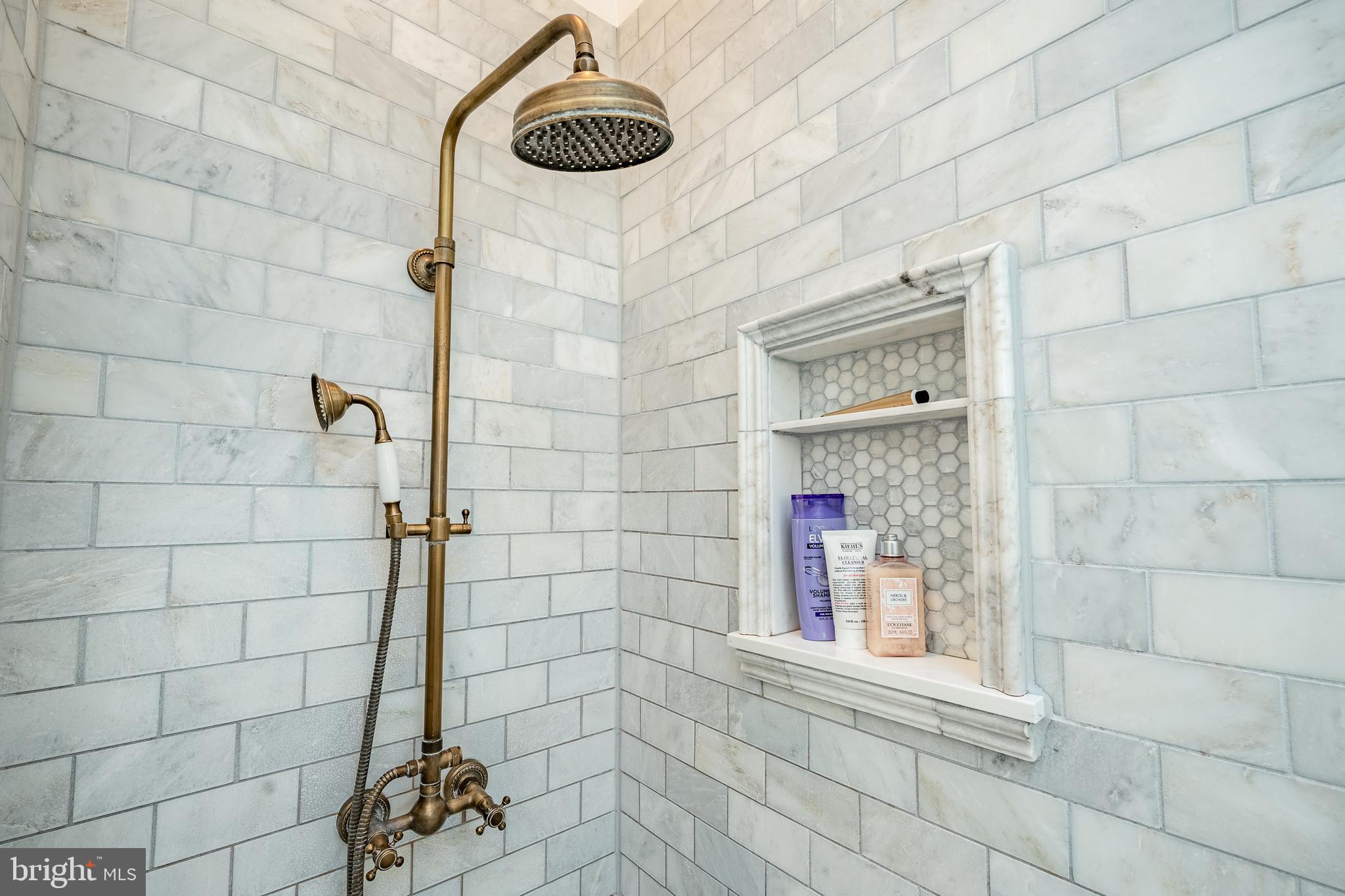 LAFAYETTE HILL - Residential