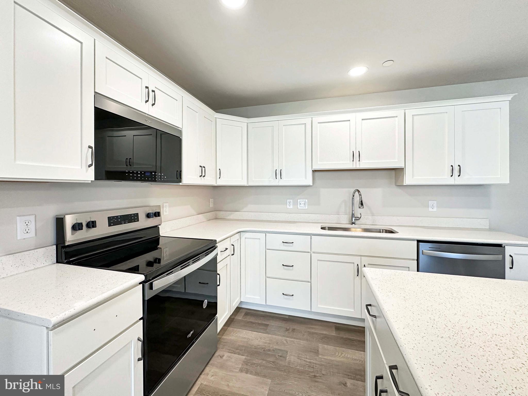 GRAYS POINTE - Residential