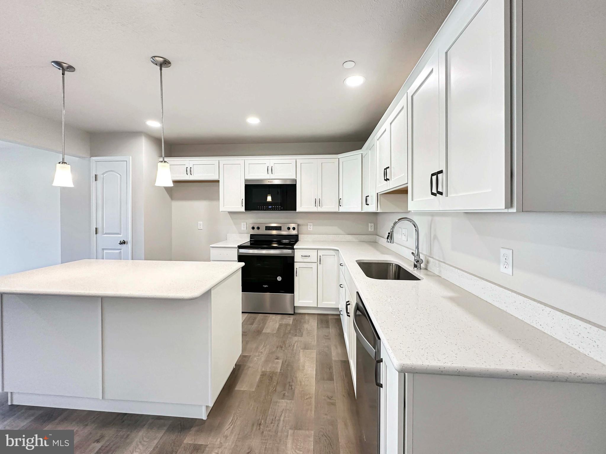 GRAYS POINTE - Residential