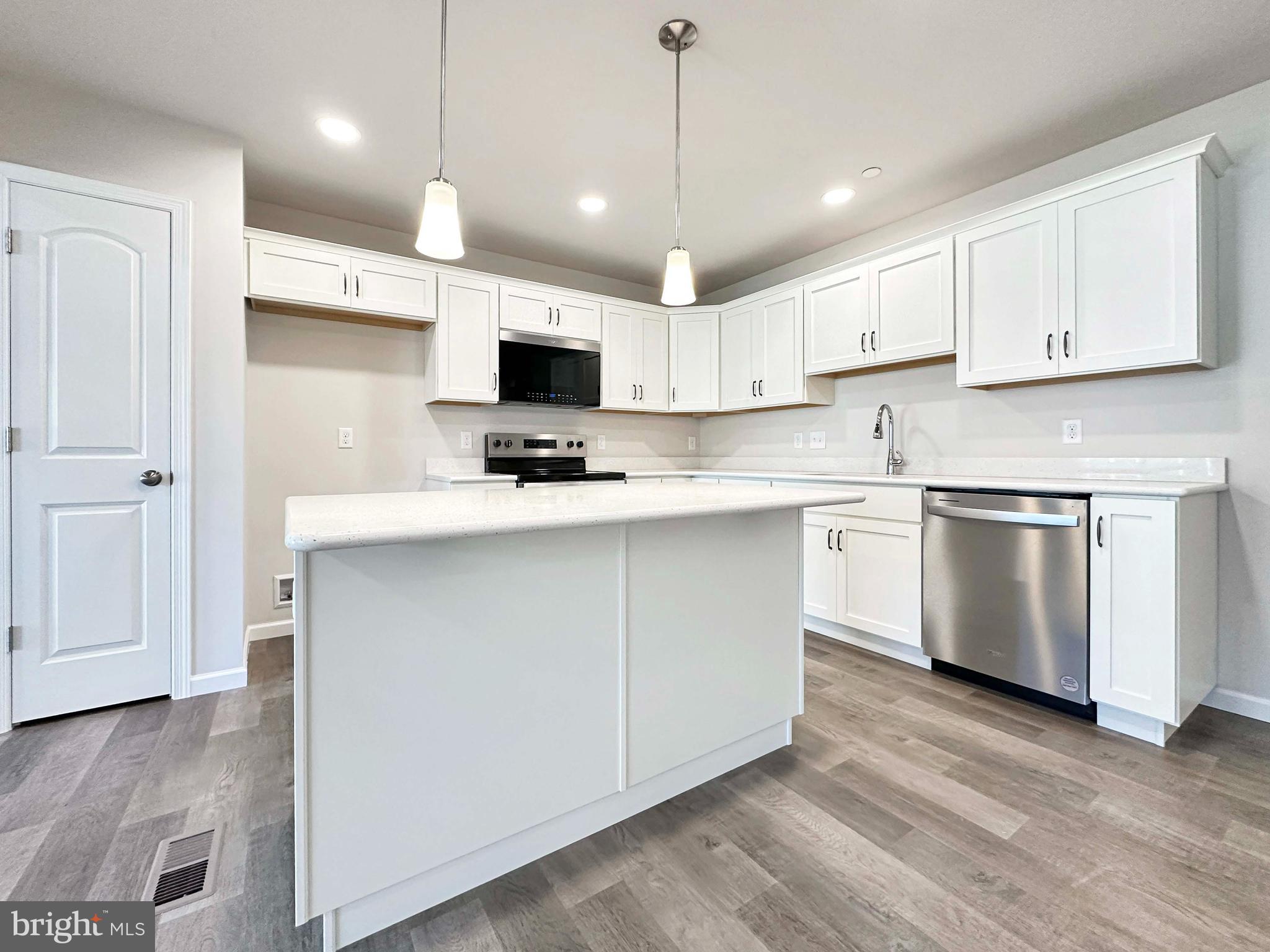 GRAYS POINTE - Residential