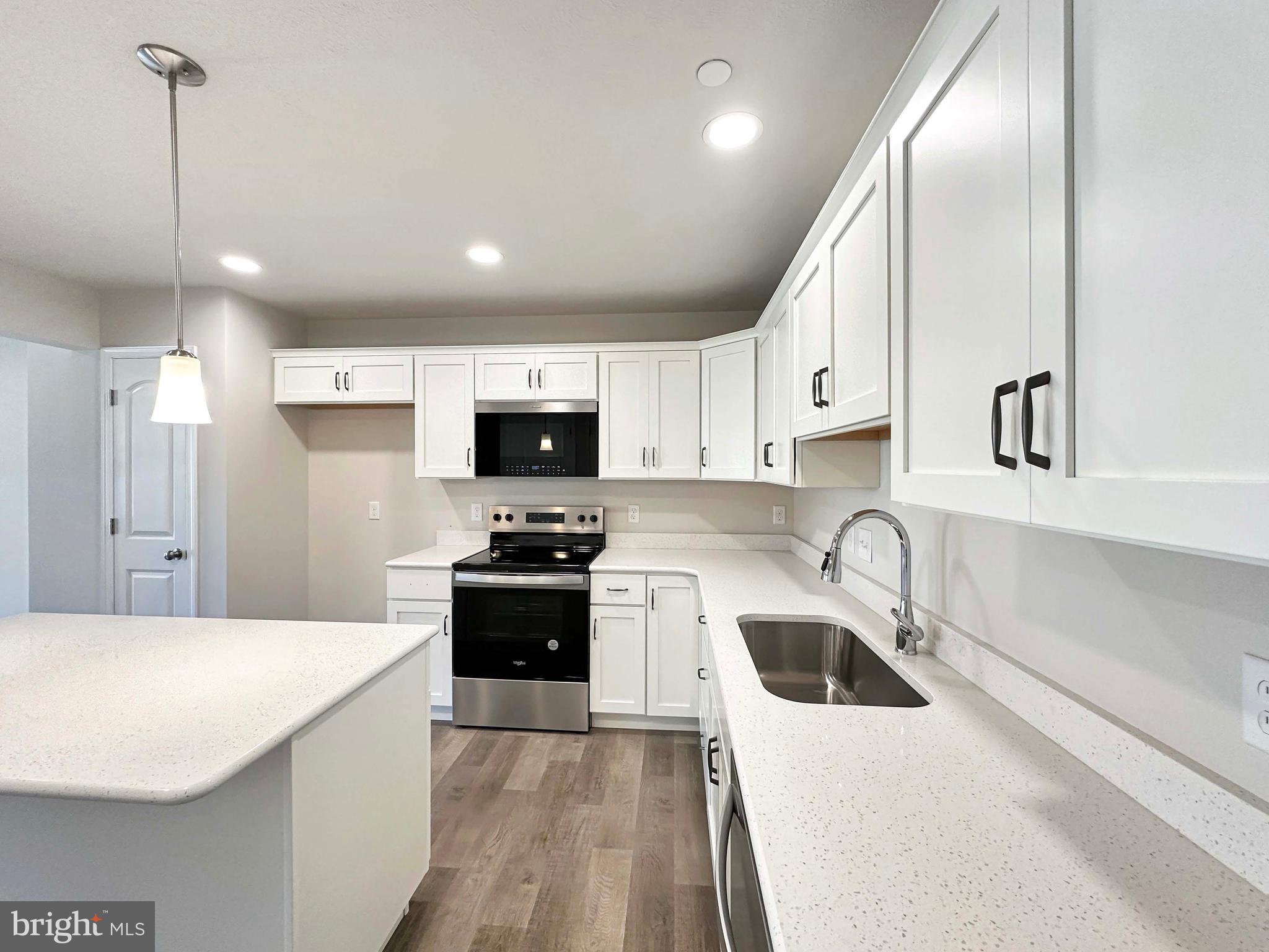 GRAYS POINTE - Residential