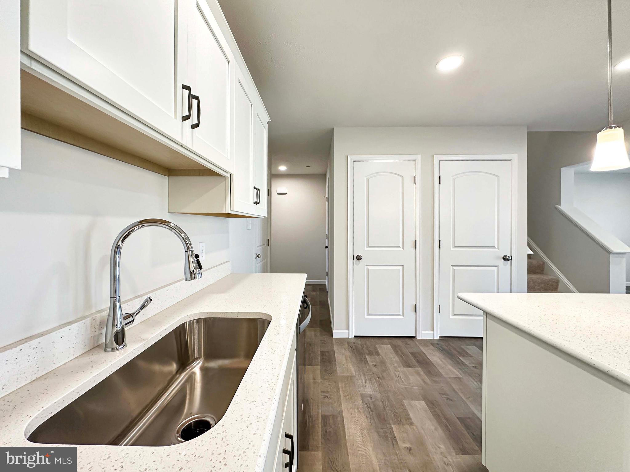 GRAYS POINTE - Residential