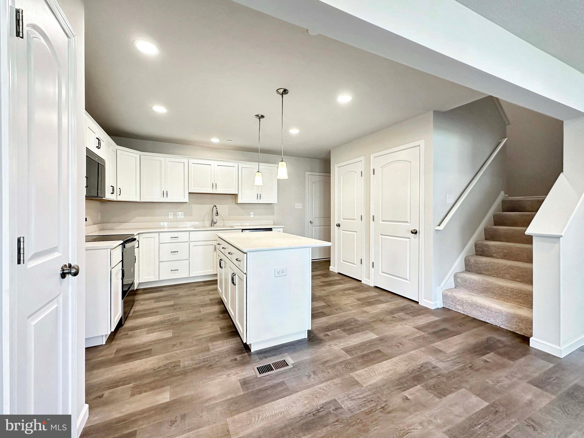 GRAYS POINTE - Residential