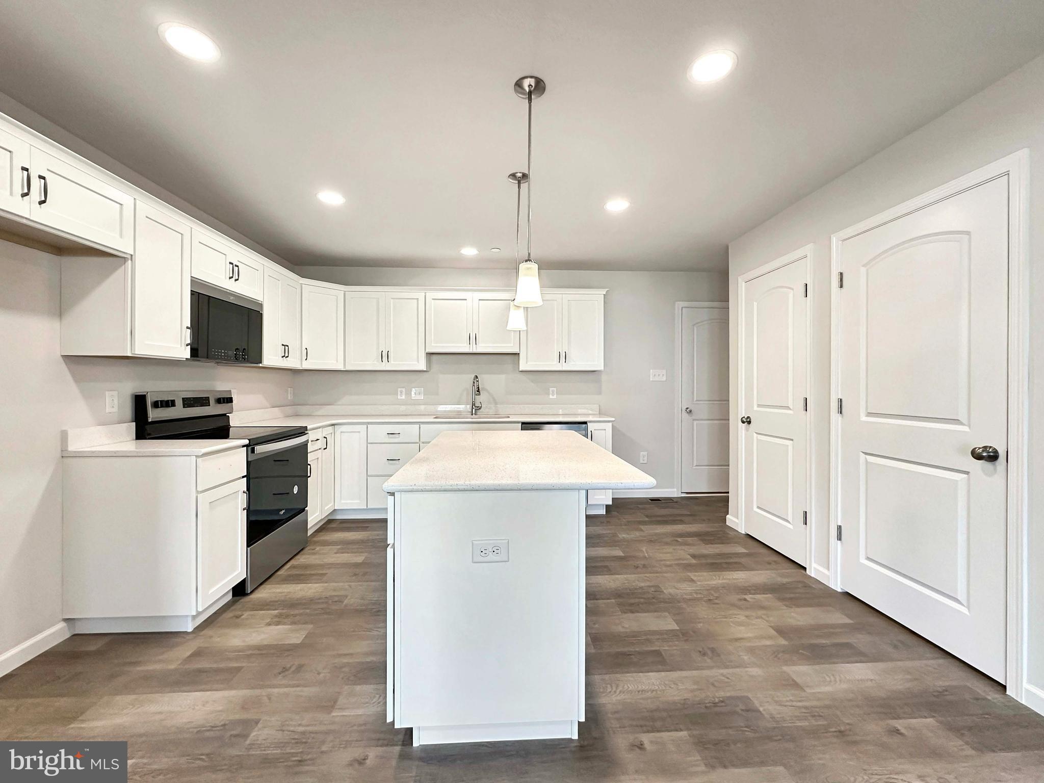 GRAYS POINTE - Residential