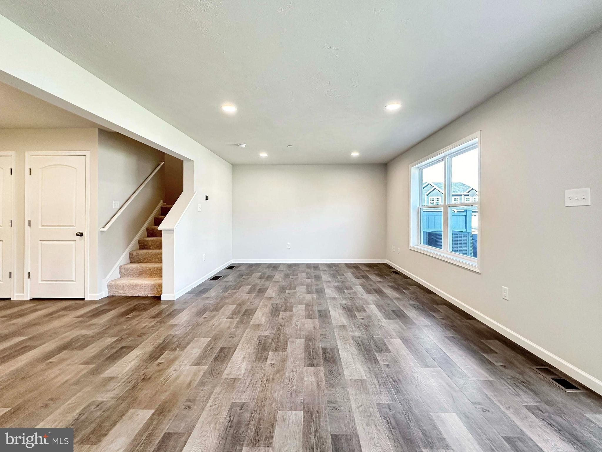 GRAYS POINTE - Residential